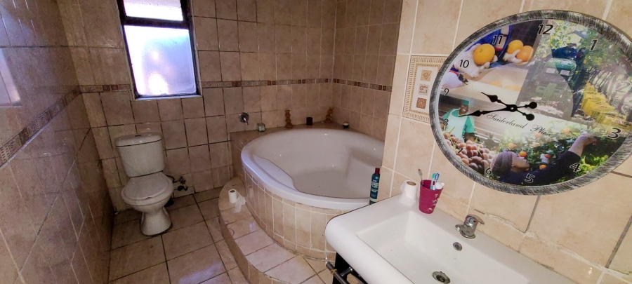 5 Bedroom Property for Sale in Malibu Village Western Cape